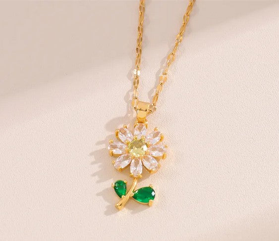Daisy Flower Pendant Chain Necklace